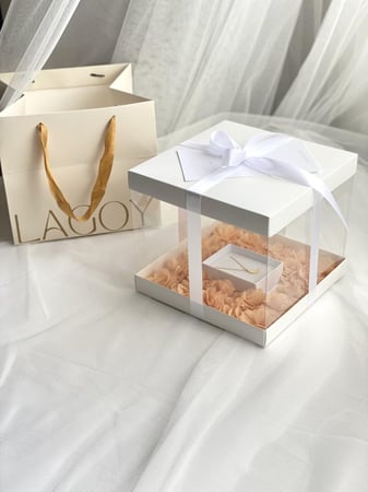 هدية ورد مع سلسال