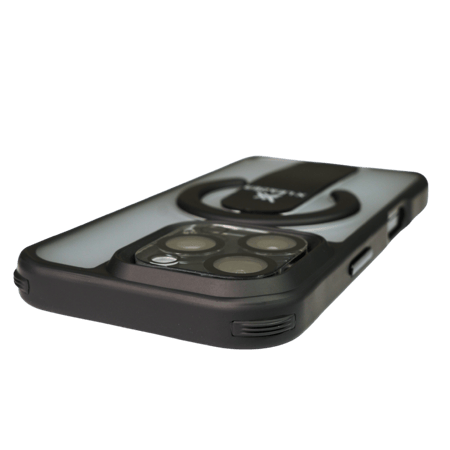 هاتف ذكي بغطاء أسود شفاف به حلقة مدمجة للمسند