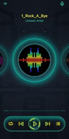 تطبيق موسيقى يعرض معادلة صوت مرئي ملونة