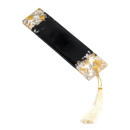 فاصل كتاب ذهبي أسود أنيق بالريزن - تحفة فنية للقراءة