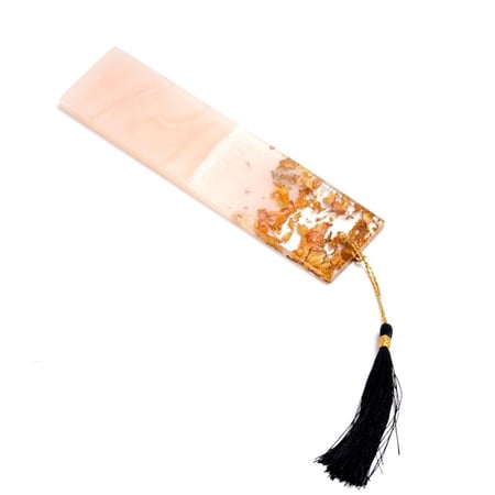 فاصل كتاب ذهبي أسود أنيق بالريزن - تحفة فنية للقراءة