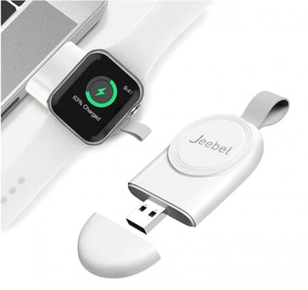 شاحن ساعة جيبل الذكي متصل بساعة ذكية بشاشة تظهر 63 مشحونة