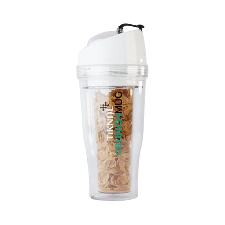 كوب حبوب إفطار أبيض شفاف يحتوي على حبوب إفطار