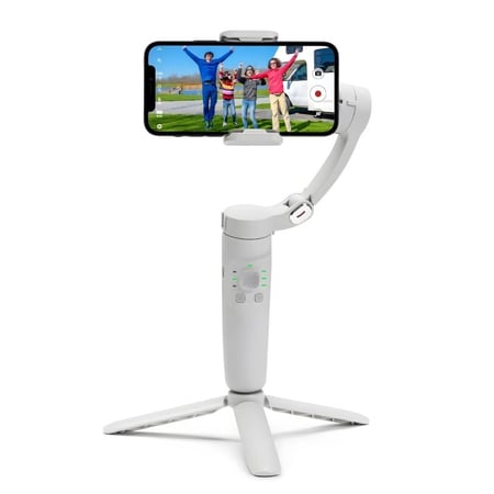 هاتف يعرض صورة عائلة مع مثبت ذراع ثلاثي القوائم