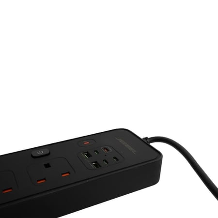 توصيلة كهرباء سوداء بها 4 مقابس UK ومنافذ USB وUSBC
