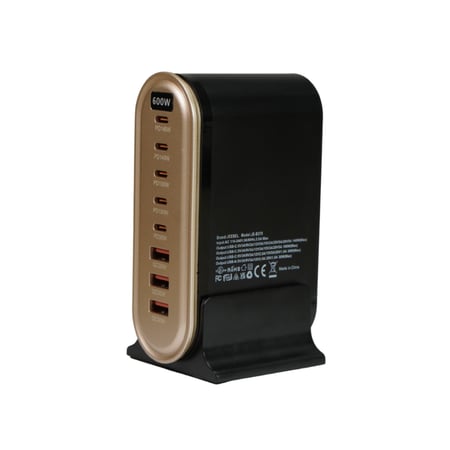 محطة شحن جيبيل فولتون GaN سوداء وذهبية تحمل 600 واط وتضم 8 منافذ