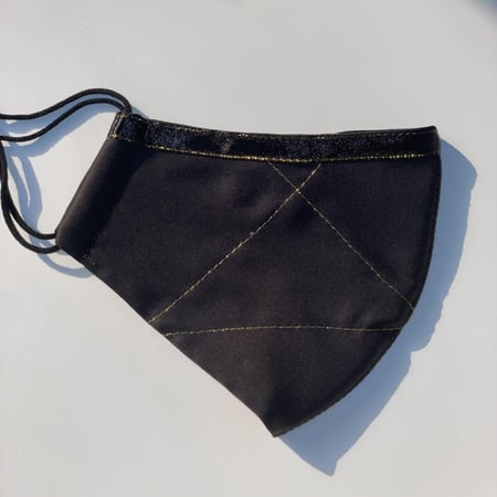 كمام حرير مطرز بخيط ذهبي