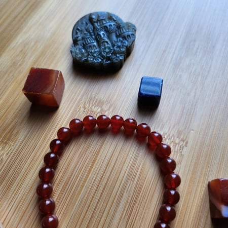 اسوارة حجر الكرنيلين Carnelian الأحمر النادر((صُنعت الاسوارة خصيصاً لـ M.I )