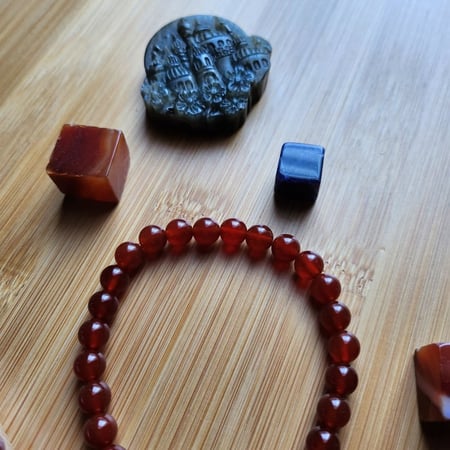 اسوارة حجر الكرنيلين Carnelian الأحمر النادر((صُنعت الاسوارة خصيصاً لـ M.I )