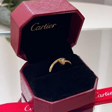 خاتم كارتير ذهبي فصوص نسائى