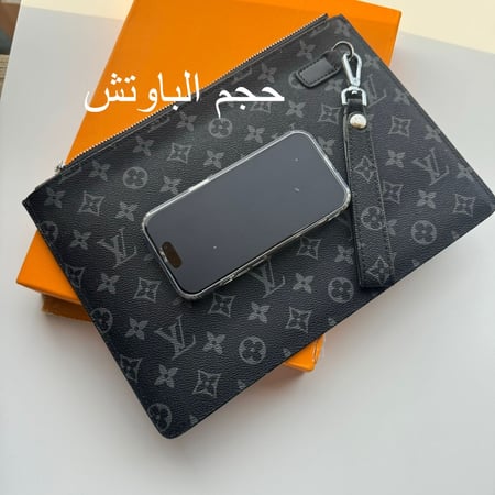 باوتشات Louis Vuitton اسود
