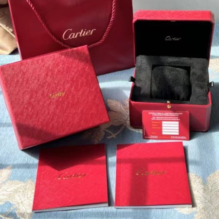 ساعه كارتير ذهبي  علا مينا ابيض نسائي فصوص