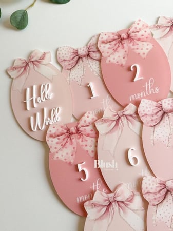 مجموعة الأشهر بثيم الفيونكة