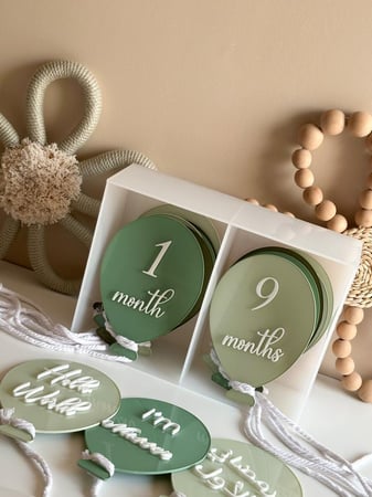 بطاقات الاشهر للبالون/ لمراحل طفلك الأولى/ بلون خاص