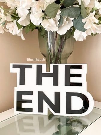 لوحة تخرج THE END
