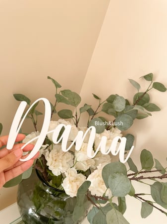 اسم اكريلك محفور / مقاس صغير