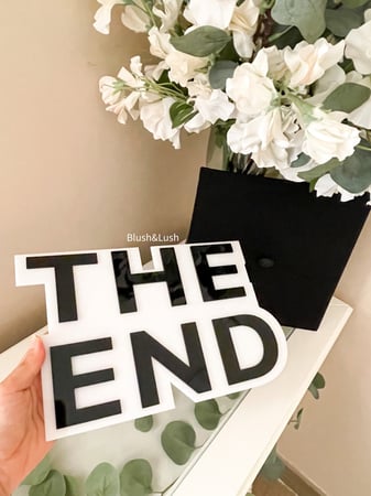 لوحة تخرج THE END