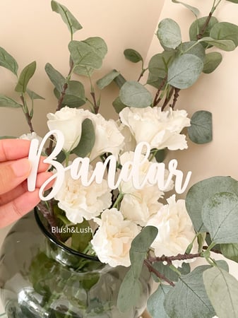 اسم اكريلك محفور / مقاس صغير