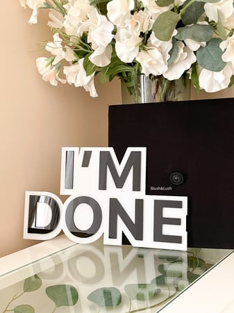 لوحة تخرج IM DONE