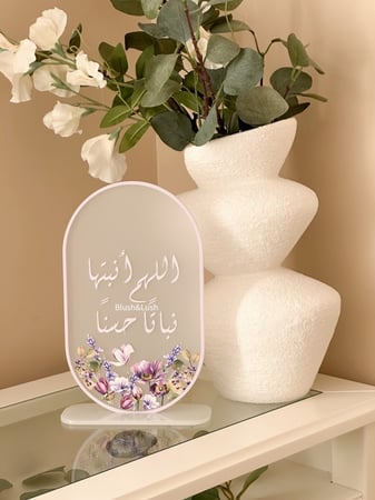 ستاند طاولة اكريلك بيضاوي ثلجي/ مع تصميم الورد البنفسجي