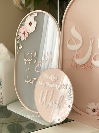 بكج استقبال ورد B /  مع كتابة بارزة و اضافة تصميم الورد الوردي