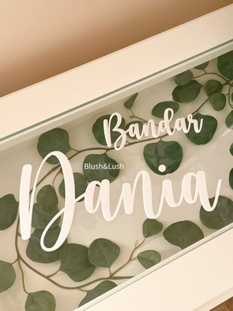 اسم اكريلك محفور / مقاس صغير