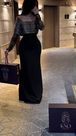 فستان باربي فاخر بخامة جاكار مع فصوص ولؤلؤ ودانتيل بالأكما م أناقة تخط