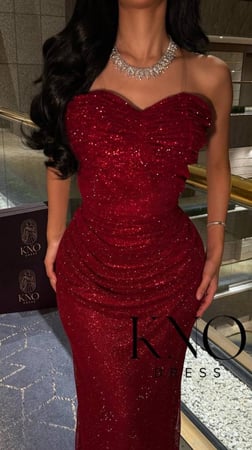 فستان شبك فصوص راقي مكتمل بلمعة أنيقة وفخامة واضحة