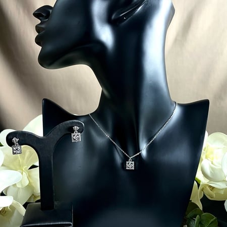 طقم سلسال وحلق ناعم جدا