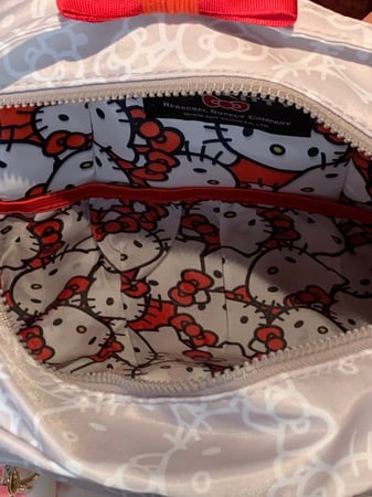شنطة hello kitty