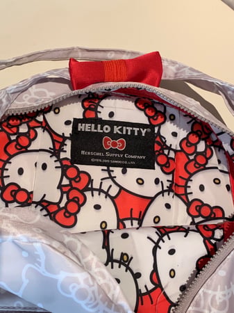 شنطة hello kitty