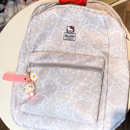 شنطة hello kitty