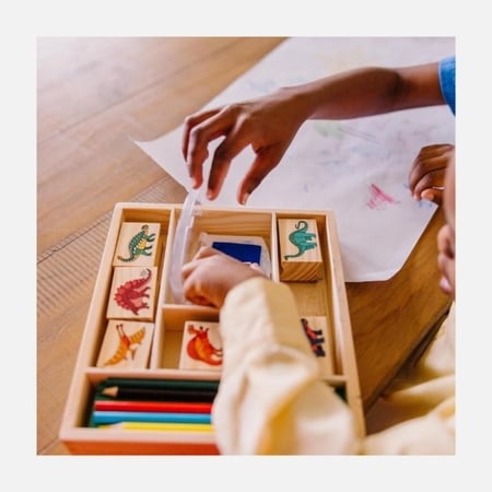 ميليسا اند دوغ - مجموعة طوابع الديناصورات للأطفال صندوق خشبي ممتع للإب