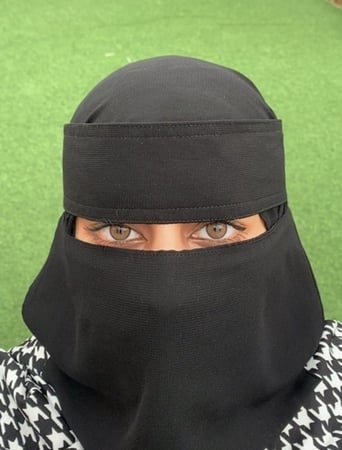 عدسات تروفي بني رينة