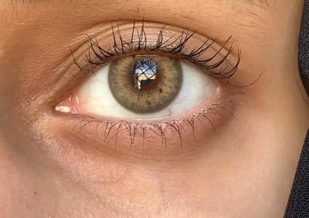 عدسات روسي بني نظر