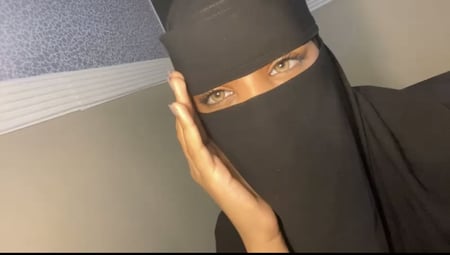 عدسات كريمي بني نظر
