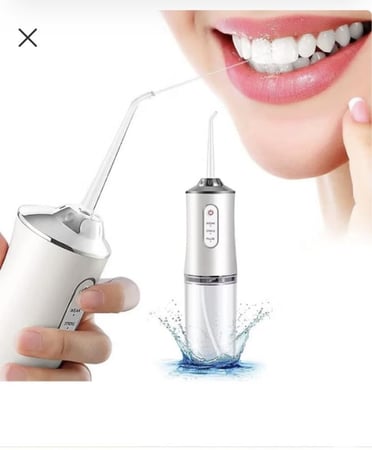 منظف اسنان بالماء مع فرشة