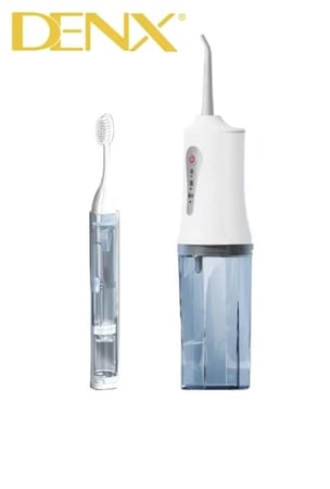 منظف اسنان بالماء مع فرشة