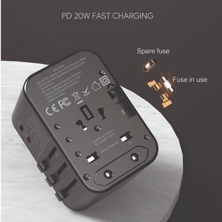 شاحن جداري يحتوي على 3 منفذ usb و 2 منفذ تايب سي يدعم شحن سريع