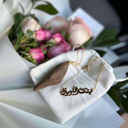 تعليقة كسرة عود للسيارة بالاسم