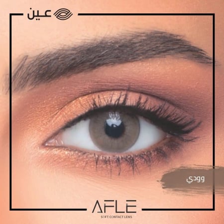 عدسات ملونة مع المحلول من افل - وودي