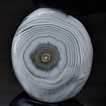 حجر العقيق السليماني عين طبيعي