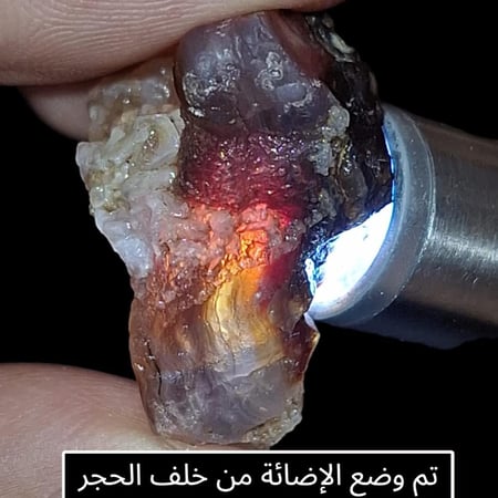 حجر عقيق ناري خام طبيعي تحفة للإقتناء أو الإهداء