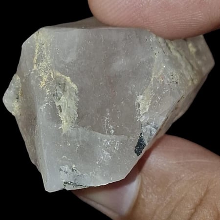 حجر كوارتز خام طبيعي تحفة للإقتناء أو الإهداء