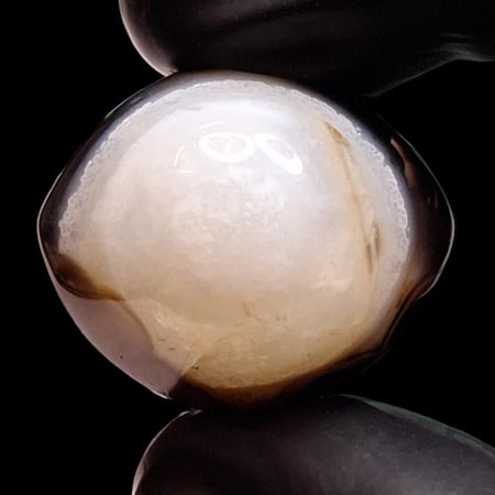 حجر عقيق طبيعي بشهادة مختبر