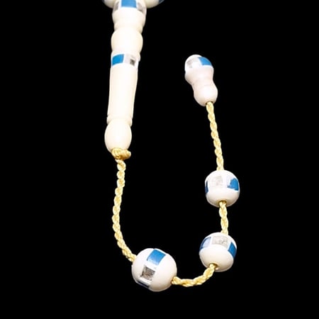 سبحة عظم مع تطعيمات باللون الأزرق