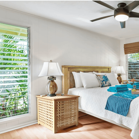 طاوله جانبية خشبيه مع مساحة تخزين