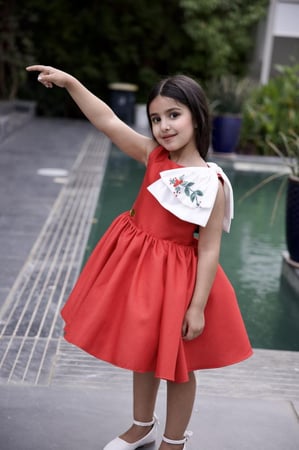 فستان بفيونكه تطريز