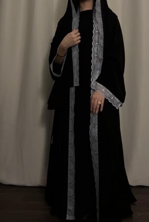 عبايه( N95 ) سودا مع دانتيل