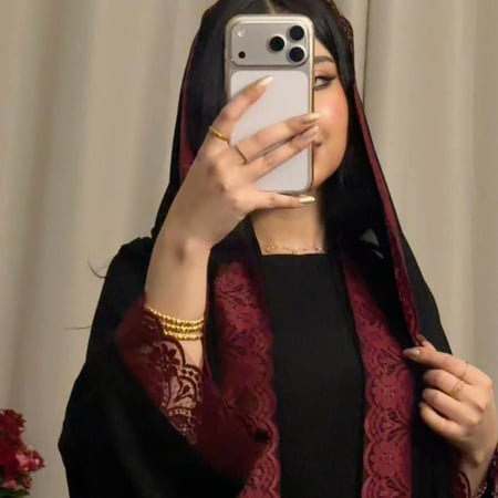 عبايه( N93 ) سودا مع دانتيل عنابي